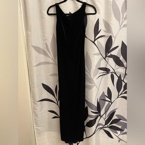 Velvety formal prom dress size 6 navy